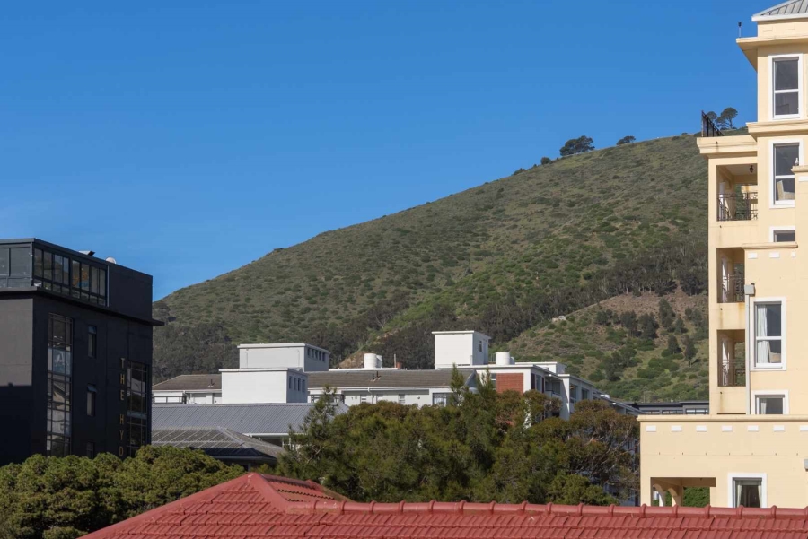 1 Bedroom Property for Sale in Sea Point Western Cape
